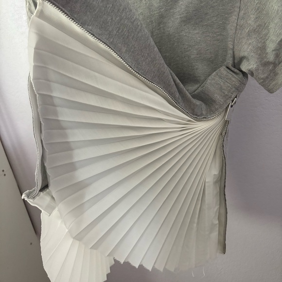 SACAI sz 2 S Gray Cotton Short Sleeve Tshirt White Side Pleats Zipper - Picture 8 of 13